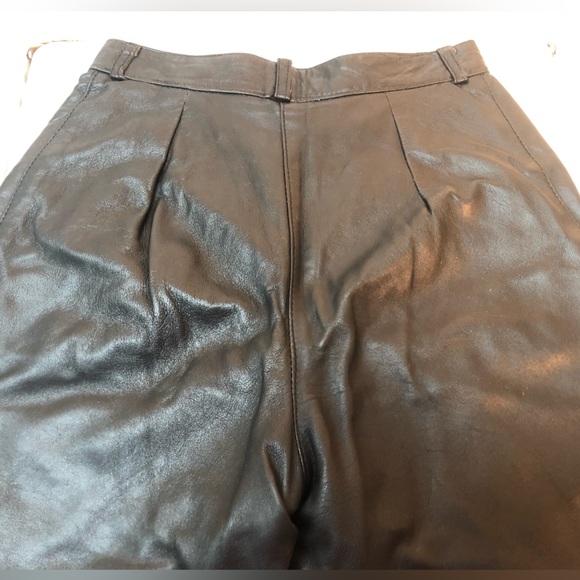 Wide front pockets and front folds leather pants - Picture 2 of 4